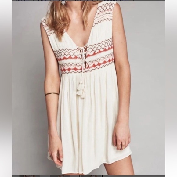 Free People Tops - Free People Ivory Crinkle Sleeveless Embroidered Bohemian Tunic Top Size XS